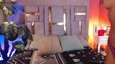 tyla_ks online show from September 2025 07:36:01 PM