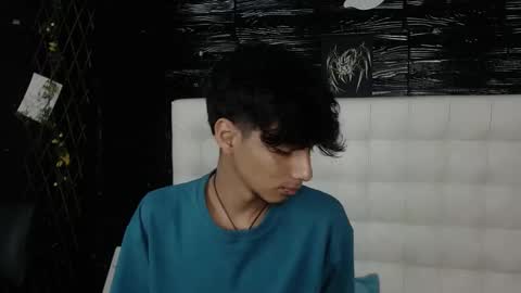 tyler_wolf_1 online show from October 2025 12:27:02 PM