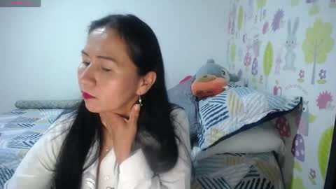 Snapshot of tyna_b chatting on June 2026 04:53:01 PM Tyna online show from June 2026 04:53:01 PM