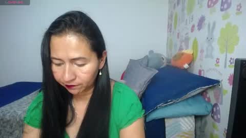 Snapshot of tyna_b chatting on June 2026 10:35:01 PM Tyna online show from June 2026 10:35:01 PM