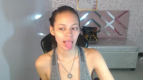 Snapshot of tyna_ch chatting on September 2025 05:01:01 PM TYNA online show from September 2025 05:01:01 PM