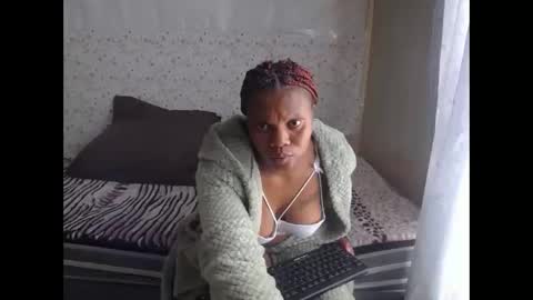 Snapshot of tyratrixie chatting on May 2026 09:25:02 AM tyratrixie online show from May 2026 09:25:02 AM