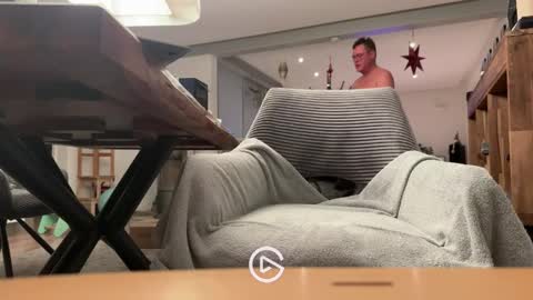 ueberdruck01 online show from December 2025 10:49:02 PM