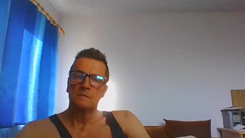 ulmeni4 online show from May 2026 03:31:02 PM