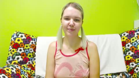 Snapshot of ultra_meow chatting on December 2024 04:29:02 PM Roxy online show from December 2024 04:29:02 PM