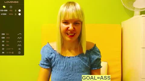 Snapshot of ultra_meow chatting on December 2025 12:49:02 AM Roxy online show from December 2025 12:49:02 AM