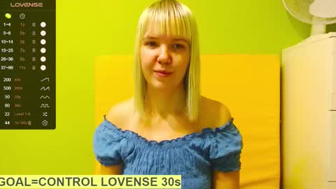 Snapshot of ultra_meow chatting on December 2025 12:55:02 PM Roxy online show from December 2025 12:55:02 PM