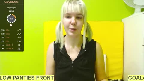 Snapshot of ultra_meow chatting on December 2025 11:34:02 PM Roxy online show from December 2025 11:34:02 PM