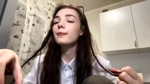 Snapshot of unaberto chatting on December 2025 01:17:02 PM Isobelle lisi online show from December 2025 01:17:02 PM