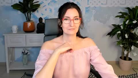 UnaTera online show from November 2025 05:20:01 AM