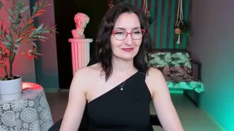 UnaTera online show from November 2025 05:32:02 AM