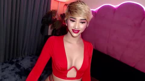 Snapshot of unbeknownst2kylie chatting on April 2026 10:44:01 AM kylie online show from April 2026 10:44:01 AM
