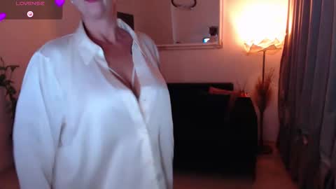 Snapshot of unfulfilledwife chatting on November 2025 09:24:02 PM Eva online show from November 2025 09:24:02 PM