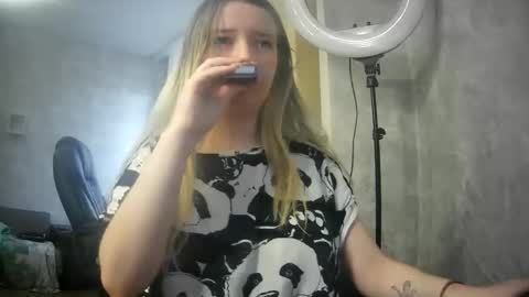 Snapshot of universeemily chatting on October 2025 06:03:02 AM UniverseEmily online show from October 2025 06:03:02 AM