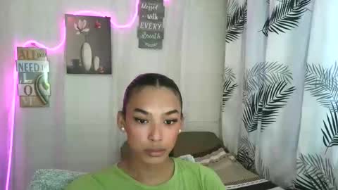 ur_dazzlingmorenaxx online show from May 2026 02:40:01 AM