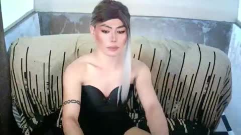 Snapshot of ur_dominatrix chatting on April 2026 05:11:01 PM MISS ANNA online show from April 2026 05:11:01 PM