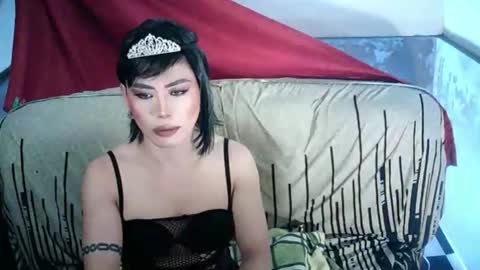 Snapshot of ur_dominatrix chatting on April 2026 12:11:02 PM MISS ANNA online show from April 2026 12:11:02 PM
