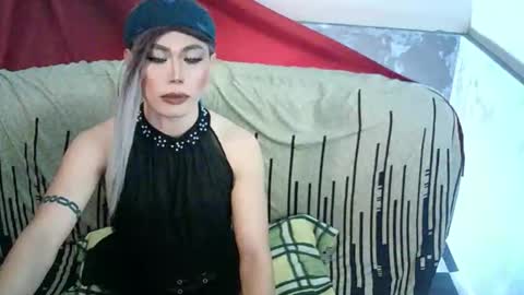 Snapshot of ur_dominatrix chatting on April 2026 03:32:02 AM MISS ANNA online show from April 2026 03:32:02 AM