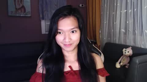 Snapshot of urasian_newra chatting on December 2025 10:06:01 PM NEWRA ALLISON online show from December 2025 10:06:01 PM
