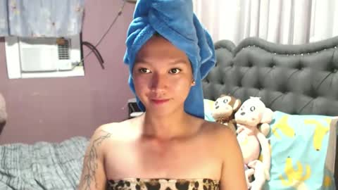 Snapshot of urasian_newra chatting on May 2026 08:33:01 AM NEWRA ALLISON online show from May 2026 08:33:01 AM