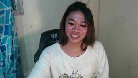 Snapshot of urasian_pinayxxx chatting on April 2026 06:36:02 PM Alvie online show from April 2026 06:36:02 PM