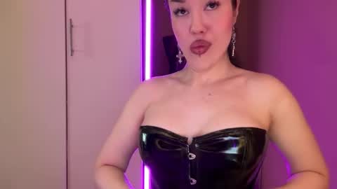 Margo online show from October 2025 06:03:01 AM