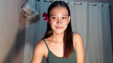 Snapshot of urdreamgirl_stephanie chatting on May 2026 01:05:01 PM stephanie online show from May 2026 01:05:01 PM