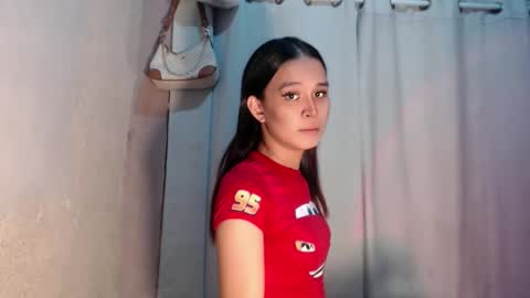 Snapshot of urdreamgirl_stephanie chatting on May 2026 01:19:01 PM stephanie online show from May 2026 01:19:01 PM