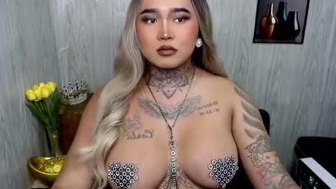 Snapshot of urfabtattooqueen chatting on June 2026 05:01:02 PM Maxxie online show from June 2026 05:01:02 PM