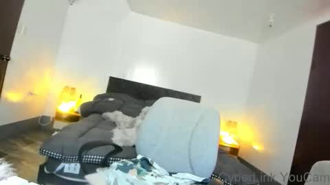 Angela Cullens online show from November 2025 04:32:02 PM