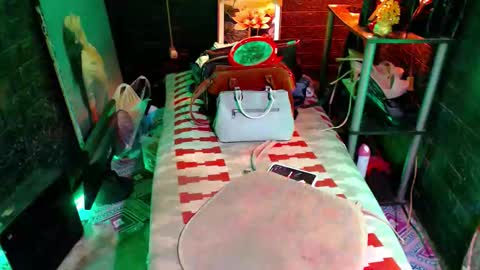 queen norelle online show from April 2026 06:01:01 PM