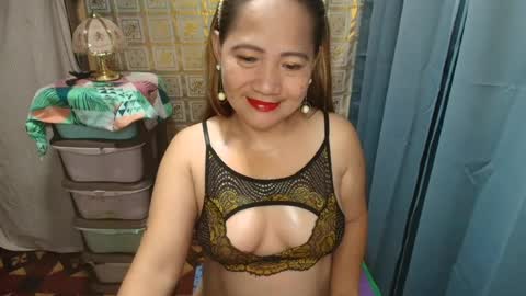 Snapshot of urhotmomzoey chatting on July 2026 05:48:02 PM urhotmomzoey online show from July 2026 05:48:02 PM