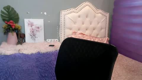 Snapshot of urlovelypinayxxx chatting on June 2026 01:06:01 AM MIYA online show from June 2026 01:06:01 AM