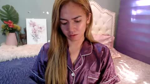 Snapshot of urlovelypinayxxx chatting on June 2026 05:34:02 AM MIYA online show from June 2026 05:34:02 AM