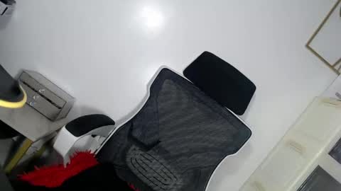Snapshot of uronlylust_lilit69xx chatting on April 2026 09:30:02 AM Lhea online show from April 2026 09:30:02 AM