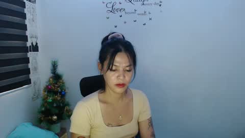 hi im kim online show from December 2024 02:43:01 AM