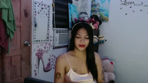 hi im kim online show from October 2025 12:24:02 PM