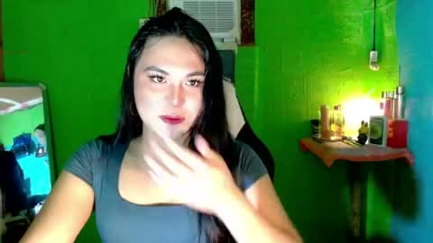 Snapshot of urunexpensivecamilla chatting on April 2026 05:43:01 PM YOURGIRLCAMILLA online show from April 2026 05:43:01 PM