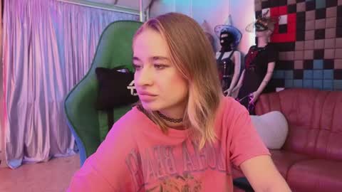 Leila online show from December 2024 09:19:02 PM