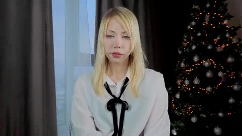 Snapshot of uwu_flower chatting on February 2026 12:13:02 PM Chloe online show from February 2026 12:13:02 PM