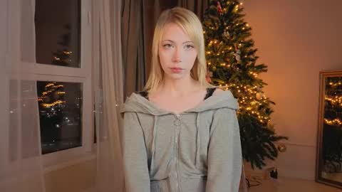 Snapshot of uwu_flower chatting on February 2026 01:51:01 PM Chloe online show from February 2026 01:51:01 PM