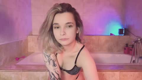 vivi online show from February 2025 10:33:01 PM