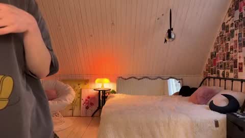 Anika On vacation online show from May 2026 03:06:01 PM