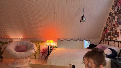Anika On vacation online show from May 2026 03:41:01 PM