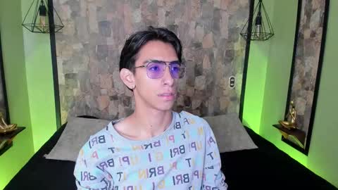 Snapshot of uyukie chatting on November 2025 11:10:01 AM UYUKIE online show from November 2025 11:10:01 AM