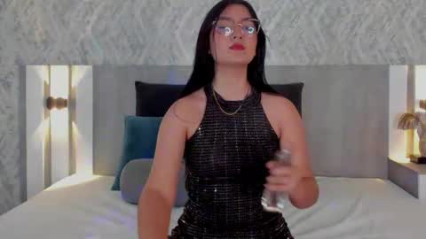 Snapshot of vaalentina_lux chatting on June 2026 03:29:01 PM Vaalentina Lux online show from June 2026 03:29:01 PM