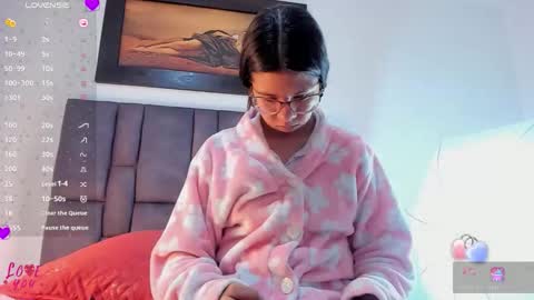 Vahiolet smith online show from February 2026 03:17:01 AM