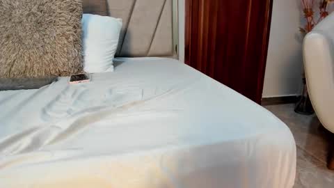 Snapshot of vaialowell chatting on February 2026 06:15:01 PM VaiaLowell online show from February 2026 06:15:01 PM