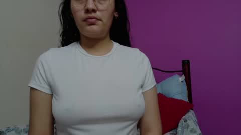 Snapshot of vainilla_cam chatting on June 2026 12:02:02 AM Vainilla online show from June 2026 12:02:02 AM