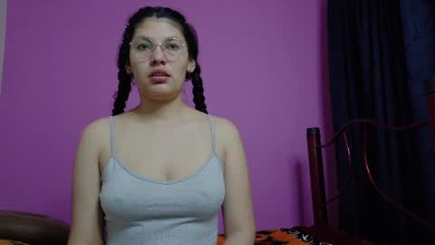 Snapshot of vainilla_cam chatting on June 2026 01:58:01 AM Vainilla online show from June 2026 01:58:01 AM